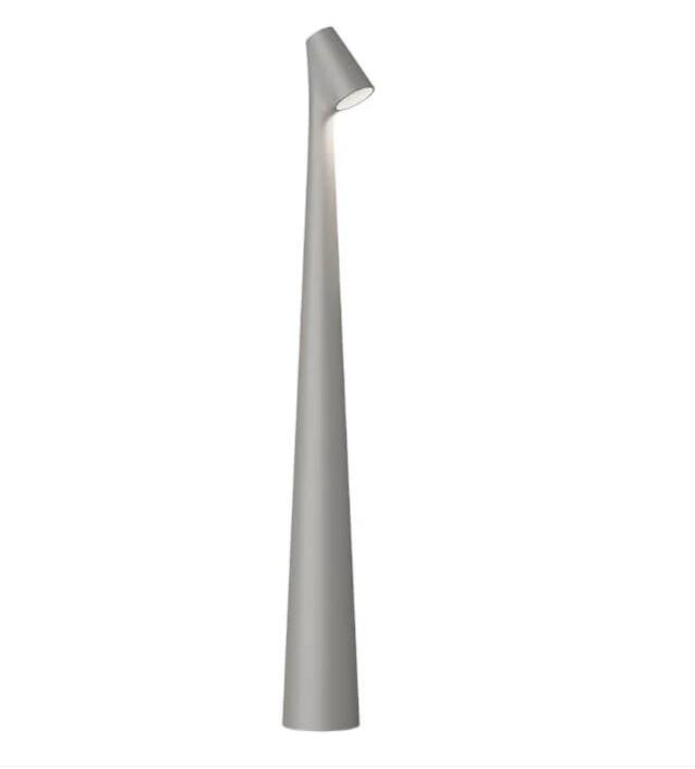 Giraffe Sculpting Reading Table Lamp (One Piece)