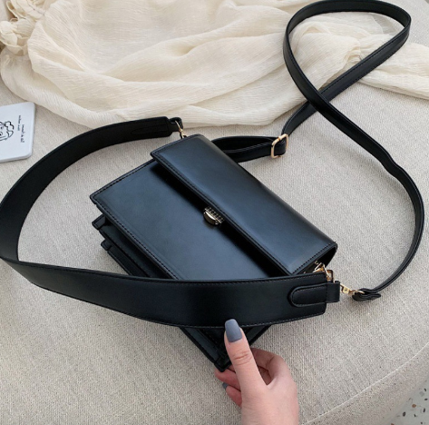 Chic Women's Chain Shoulder Bag - Stylish and Versatile