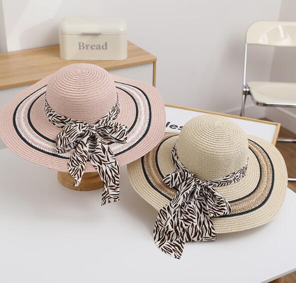Trendy Women's Foldable Beach Hat for Stylish Looks