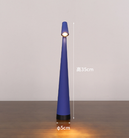 Giraffe Sculpting Reading Table Lamp (One Piece)